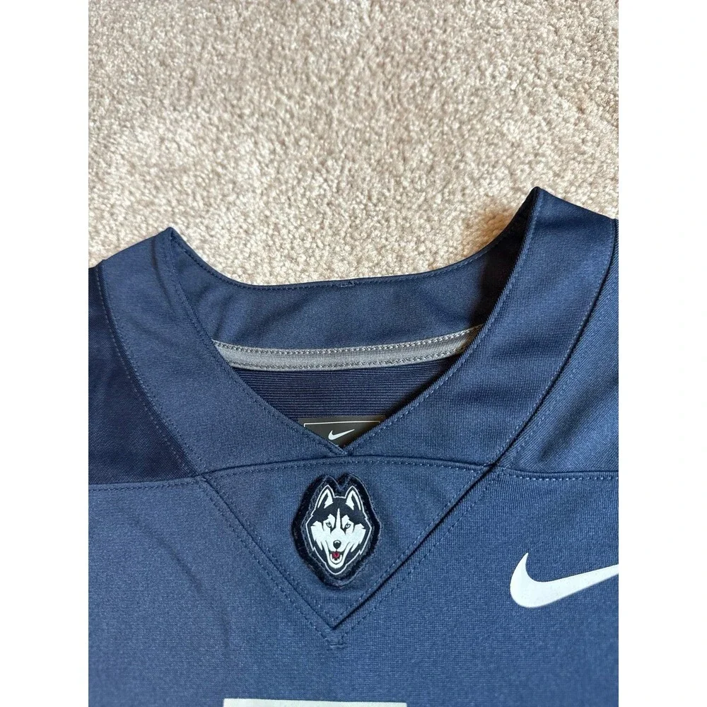 UConn Huskies Nike NWT Youth Football Jersey Size Large